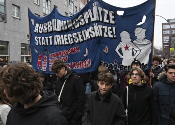 Γερμανία: «Στα όπλα» οι μαθητές κατά της θητείας