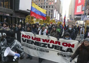 Κάτω τα χέρια από τον λαό της Βενεζουέλας!