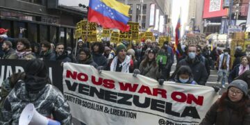 Κάτω τα χέρια από τον λαό της Βενεζουέλας!