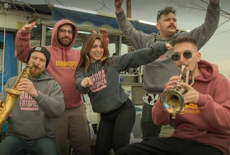 Σχόλιο Κομμουνιστικής Απελευθέρωσης για το περιστατικό λογοκρισίας: Δεν αποτελούν απειλή τα σλαβόφωνα τραγούδια