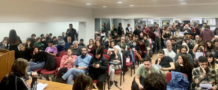 Μαζική συνέλευση που επικύρωσε δημοκρατικά και με σαφήνεια την απομάκρυνση