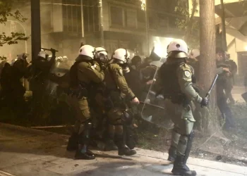 Όργιο αστυνομικής-κρατικής βίας για την 6η Δεκέμβρη-καταγγελία για εισβολή αστυνομικών σε ασθενοφόρο