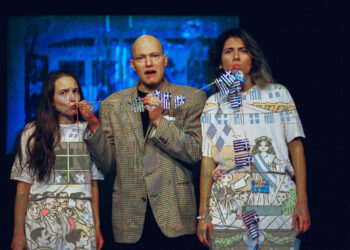 Δυο ματιές για την παράσταση Paradise ή μια ιστοριούλα χωρίς καμία τραγικότητα