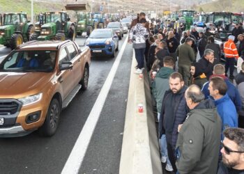 Κλιμακώνεται ο αγροτικός ξεσηκωμός – Μαζικά μπλόκα σε Άκτιο, Αιτωλοακαρνανία, Ήπειρο και Μακεδονία