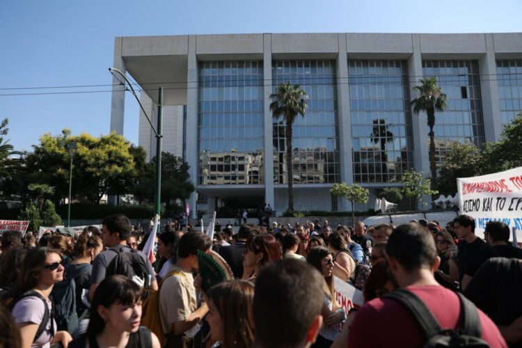 Χρυσή Αυγή: Συγκέντρωση για να επιστρέψουν οι ναζί δολοφόνοι στη φυλακή
