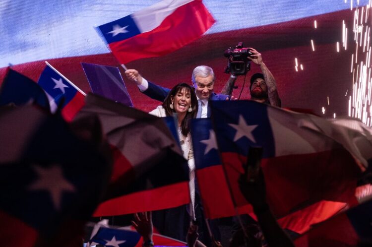 Χιλή: Η «μαύρη παλίρροια» κερδίζει έδαφος στη Λατινική Αμερική