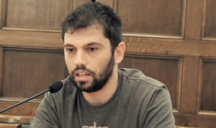 Στεκόμαστε στο πλευρό του Νίκου Ρωμανού: 100 πανεπιστημιακοί υπογράφουν κείμενο στήριξης