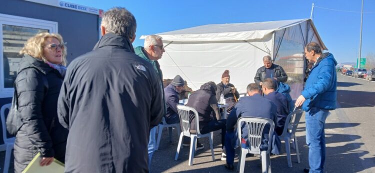 H Κομμουνιστική Απελευθέρωση στα μπλόκα, στο πλευρό των αγροτών