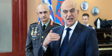 Τσίπρας: Ελπίδες μέσα στη φορμόλη  και… σοκ μεταδημοκρατίας