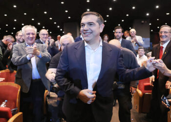 Τσίπρας: Ελπίδες μέσα στη φορμόλη  και… σοκ μεταδημοκρατίας