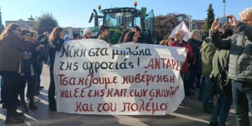 Μπλόκα: Γιατί ο αγώνας των αγροτών αφορά τους εργαζόμενους
