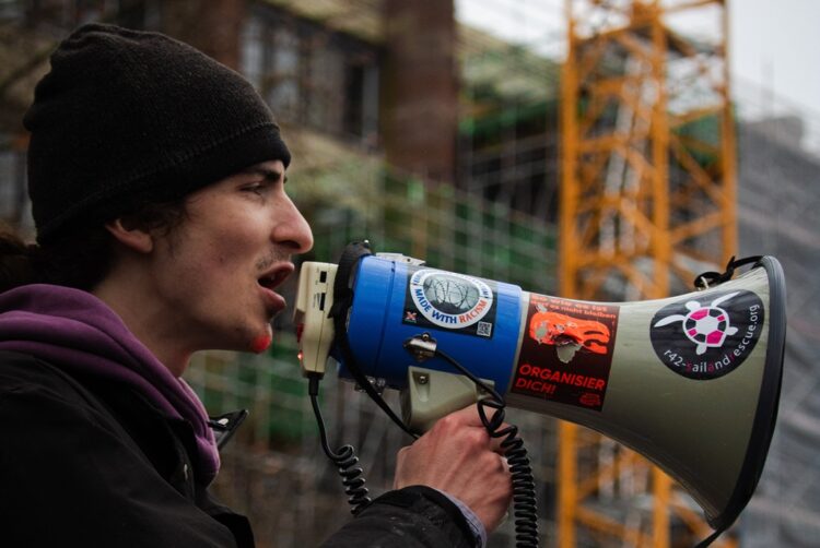 Internationale Jugend (Διεθνιστική Νεολαία): Να σαμποτάρουμε τα πολεμικά τους σχέδια!
