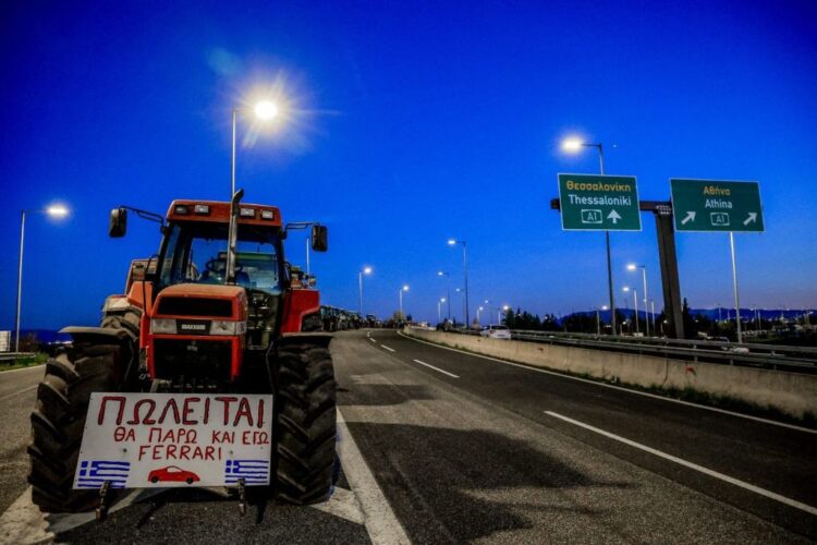 Αποτυχία των κυβερνητικών μεθοδεύσεων, τα μπλόκα αποφασίζουν για τον αγώνα