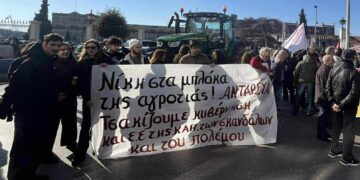 Θεσσαλονίκη: Μαζικός αγροτικός αποκλεισμός στο λιμάνι, απάντηση στον προκάτ-διάλογο (φωτο+βίντεο)