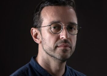 Άρης Χατζηστεφάνου: Ο καπιταλισμός προκαλεί δομικά την προπαγάνδα