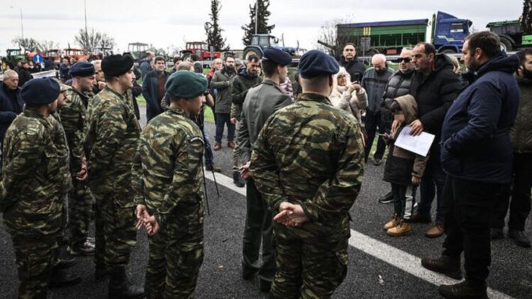 Κομμουνιστική Απελευθέρωση: Να σταματήσουν οι διώξεις των στρατευμένων που αγωνίζονται