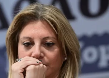 Η Καρυστιανού στη γκρίζα ζώνη της μεταπολιτικής