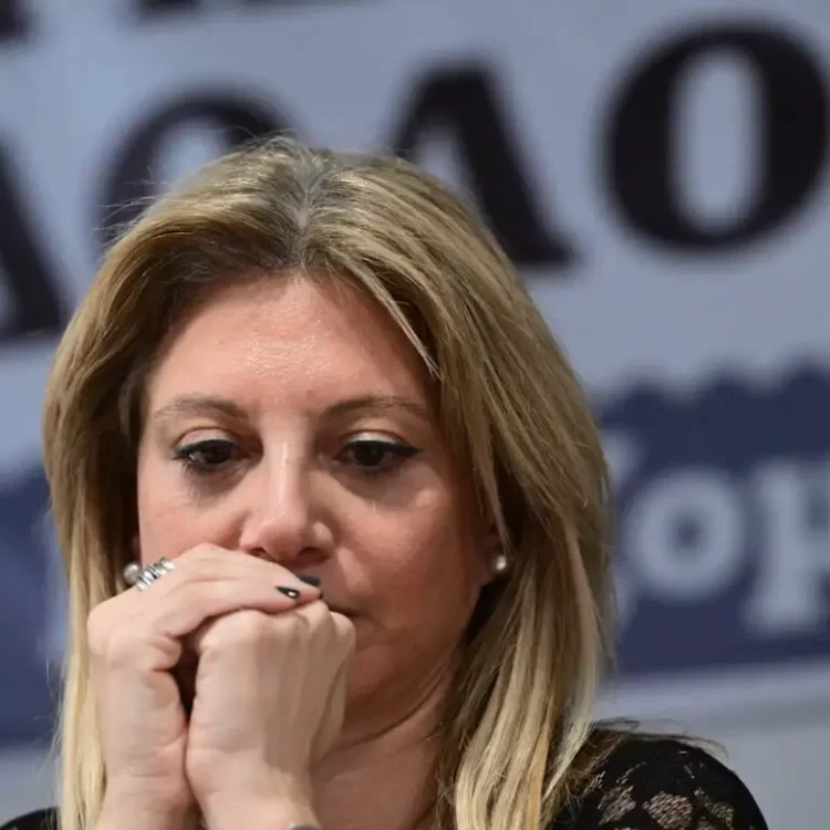 Η Καρυστιανού στη γκρίζα ζώνη της μεταπολιτικής