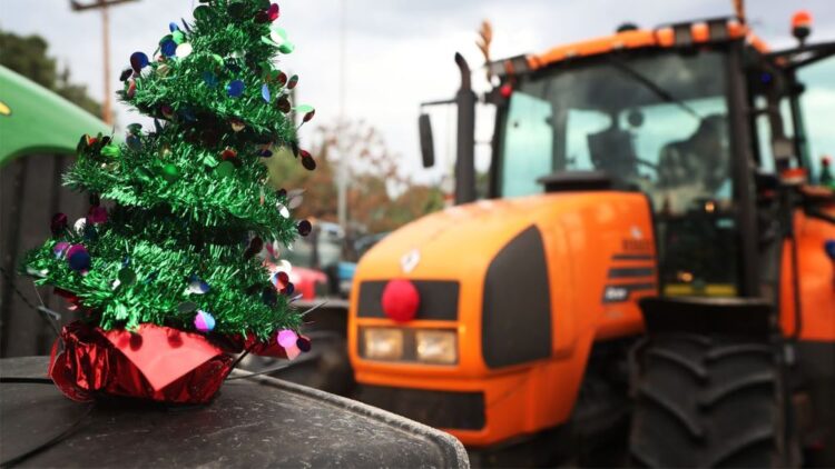 Αγρότες: Μπλόκα στην κοροϊδία, δρόμοι για την ανατροπή