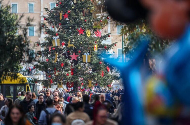 «Καταναλώστε», «δουλέψτε» και «σώστε»… την κυβέρνηση