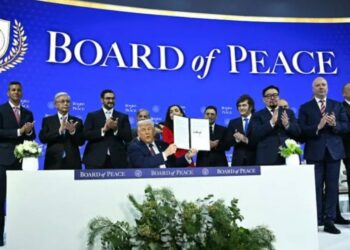 Συμβούλιο Πολέμου Τραμπ: Ο Μητστοτάκης «και με τον αστυφύλαξ και με τον χωροφύλαξ»