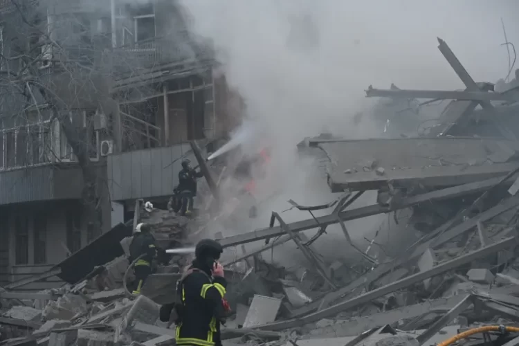 Ουκρανία: Το παζάρι συνεχίζεται,  ο πόλεμος μαίνεται