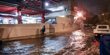 Κακοκαιρία: Δύο νεκροί, το 112 το μόνο μέτρο