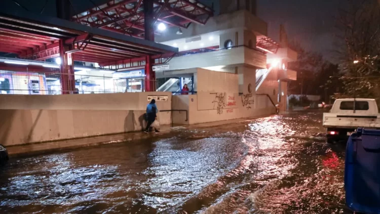 Κακοκαιρία: Δύο νεκροί, το 112 το μόνο μέτρο