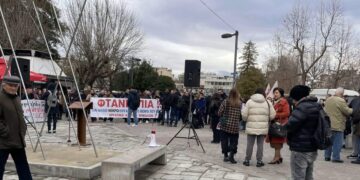 Φτάνει πια! Απεργιακή κινητοποίηση στα Τρίκαλα για το εργοδοτικό έγκλημα στη «Βιολάντα» (βίντεο)