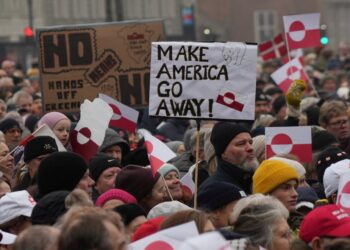 Ο λαός της Γροιλανδίας  καλείται να επιλέξει «προστάτη»