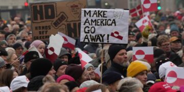 Ο λαός της Γροιλανδίας  καλείται να επιλέξει «προστάτη»