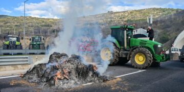 Αγρότες από την Πελοπόννησο: «Δεν τους έχουμε εμπιστοσύνη, συνεχίζουμε!»