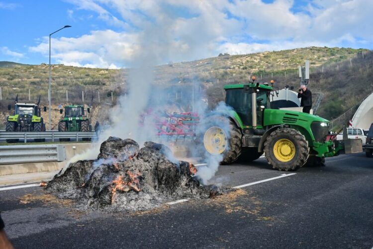Αγρότες από την Πελοπόννησο: «Δεν τους έχουμε εμπιστοσύνη, συνεχίζουμε!»