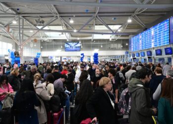 ΑΝΤΑΡΣΥΑ: Κρατικοποίηση χωρίς αποζημίωση και με εργατικό έλεγχο των αερομεταφορών και των αεροδρομίων