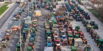 Κυβερνητική κοροϊδία και απειλές στα μούτρα των αγροτών