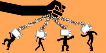 «Μπουλντόγκ προπαγάνδας»  σε πρώτο πλάνο