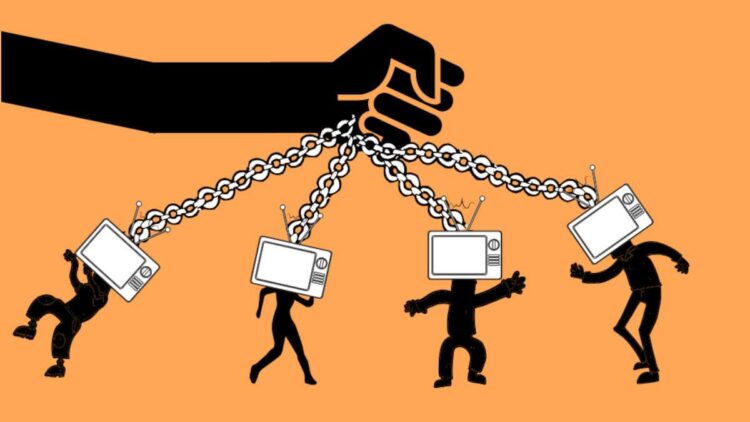 «Μπουλντόγκ προπαγάνδας»  σε πρώτο πλάνο