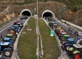 Διάλογο εκτόνωσης θέλει η κυβέρνηση, μπλόκα για κατακτήσεις οι αγρότες