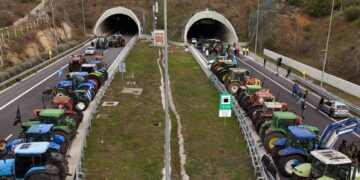 Διάλογο εκτόνωσης θέλει η κυβέρνηση, μπλόκα για κατακτήσεις οι αγρότες