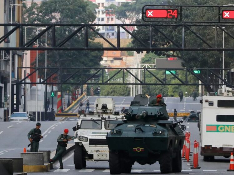 Βενεζουέλα: Ο στρατός εγγυάται τάξη και κυβερνησιμότητα