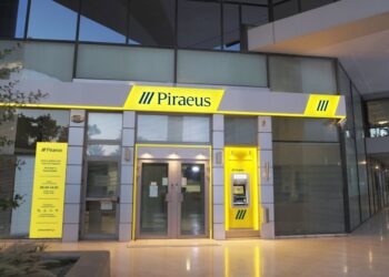 Να προσλάβει πίσω ξανά η Τράπεζα Πειραιώς τους εργαζόμενους που θα απολυθούν από την OELD!