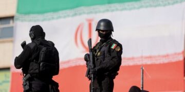 Ούτε ΗΠΑ, ούτε Σάχης, ούτε μουλάδες στο Ιράν