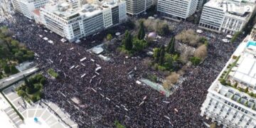 Πολιτικό κίνημα ανατροπής για τα Τέμπη, όχι ανάθεση σε Μεσσίες