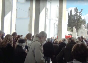 Συγκίνηση και αγωνιστικά «αντίο» στην πολιτική κηδεία της Πόπης Γανιάρη (βίντεο)