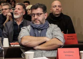 Σωματεία και φορείς διαμαρτύρονται για την απόλυση του Μάριου Διονέλλη από την Εφημερίδα των Συντακτών 