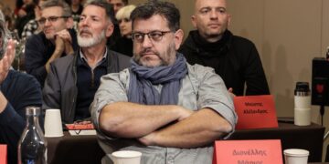 Σωματεία και φορείς διαμαρτύρονται για την απόλυση του Μάριου Διονέλλη από την Εφημερίδα των Συντακτών 