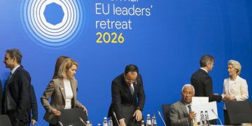 Δουλέψτε, πολεμήστε, θυσιαστείτε!