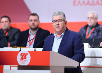 ΚΚΕ: βγάζει φλας αριστερά, αλλά κινείται δεξιά