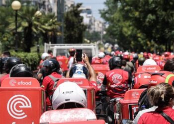 efood: Απεργία την Τσικνοπέμπτη για Συλλογική Σύμβαση Εργασίας