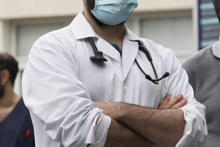 Νέοι γιατροί: Πρωτοβουλία για τις αναβολές στράτευσης